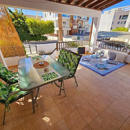 Apartment 3 Palms *